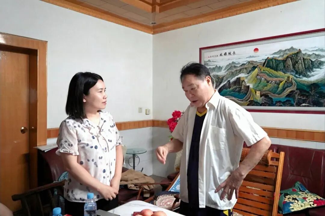 谭洋文检察长走访慰问老党员